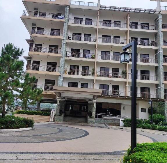 Family Deluxe Suite With Pay Parking