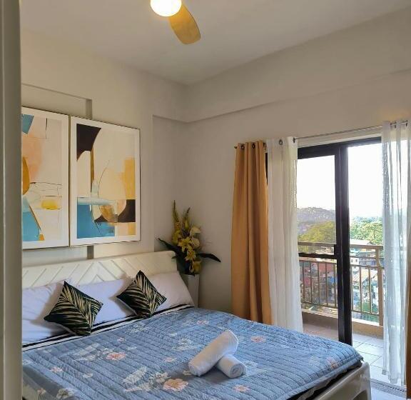 Family Deluxe Suite With Pay Parking