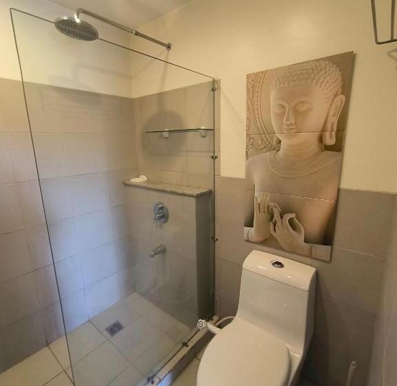 Family Deluxe Suite With Pay Parking