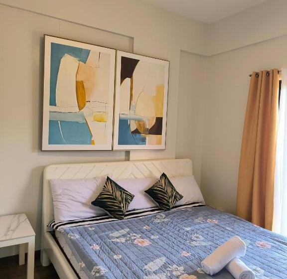 Family Deluxe Suite With Pay Parking