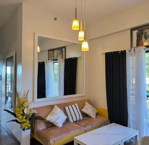 Family Deluxe Suite With Pay Parking