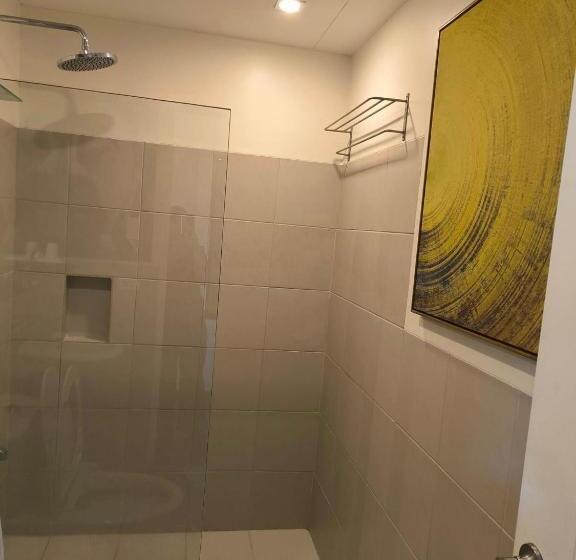 Family Deluxe Suite With Pay Parking