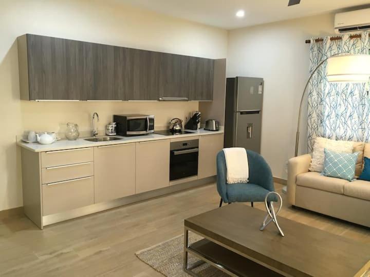 هتل Bright 2 Bedroom, Fitts Village, St.james