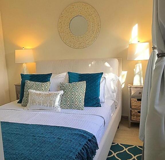 هتل Bright 2 Bedroom, Fitts Village, St.james