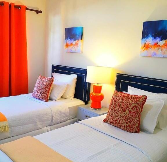 هتل Bright 2 Bedroom, Fitts Village, St.james