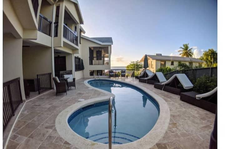 هتل Bright 2 Bedroom, Fitts Village, St.james
