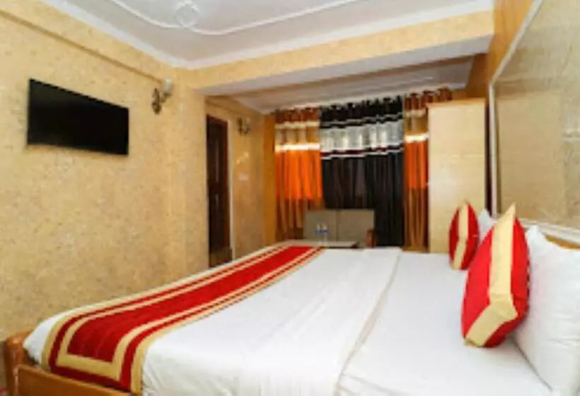 ホテル Broadway Grand, Shimla