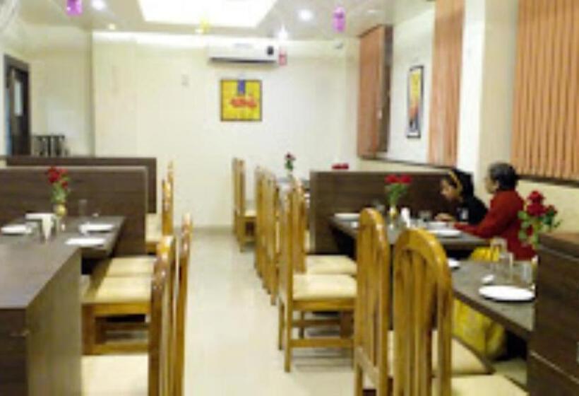 호텔 Om Executive, Satara