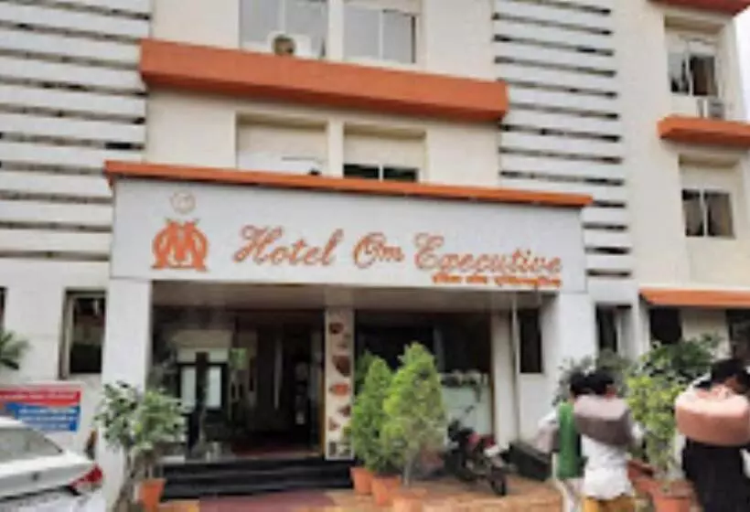 ホテル Om Executive, Satara