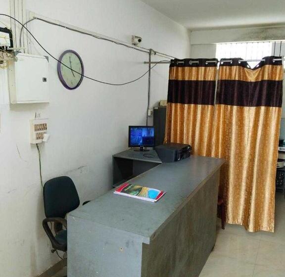 Отель Oyo Flagship City Guest House