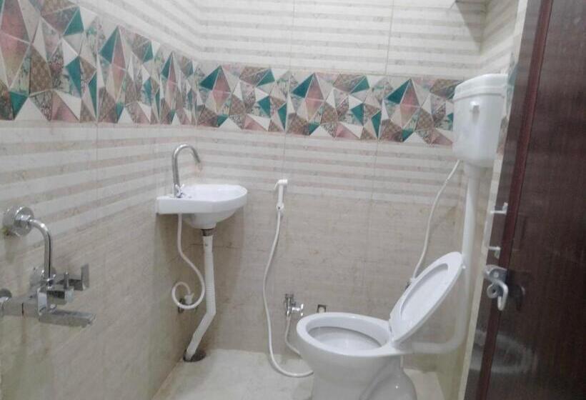 Hotel Oyo Rm Guest House