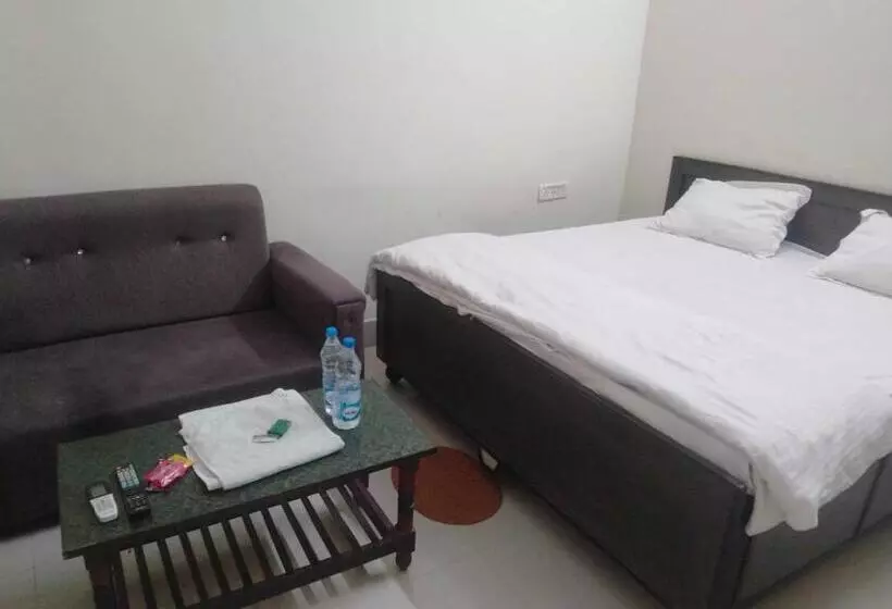 ホテル Oyo Rm Guest House