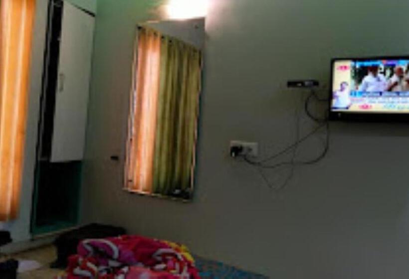 Hotel Rw International, Hingoli