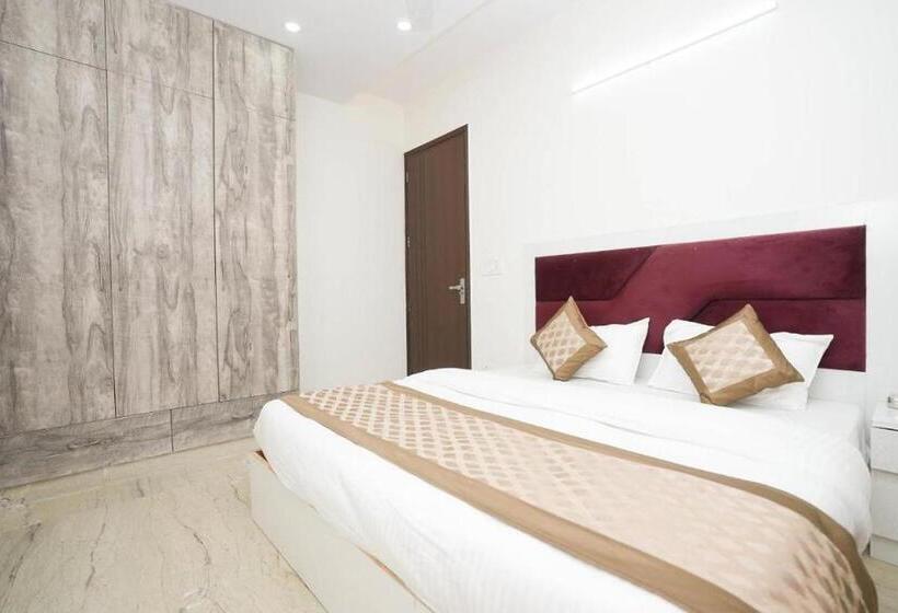 هتل Sarthi Guest House In Jangpura Bhogal Near Nizamuddin Railway Station