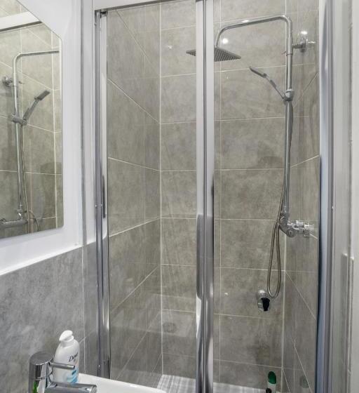 `isimi Luxurious 4 Bed 4 En Suite House Cumbria