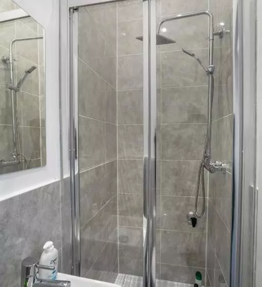 `isimi Luxurious 4 Bed 4 En Suite House Cumbria
