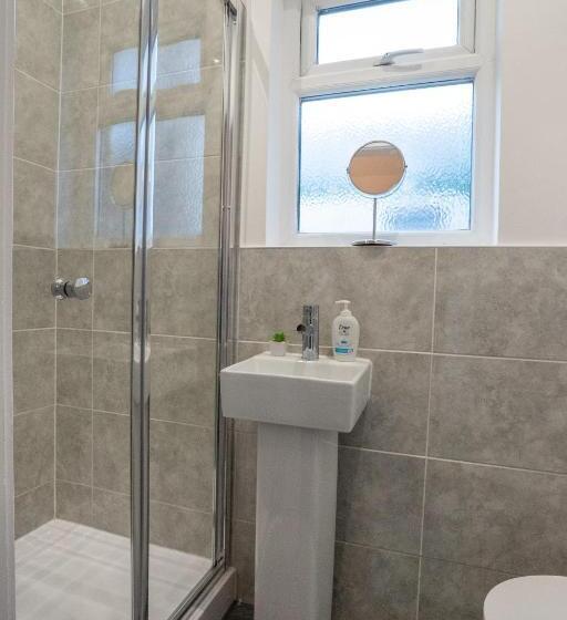 `isimi Luxurious 4 Bed 4 En Suite House Cumbria