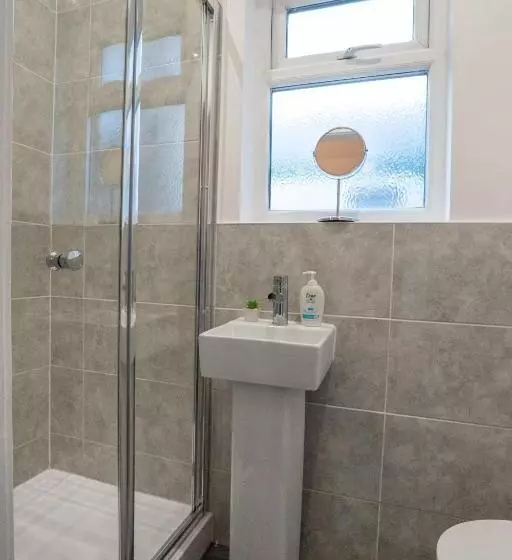 `isimi Luxurious 4 Bed 4 En Suite House Cumbria