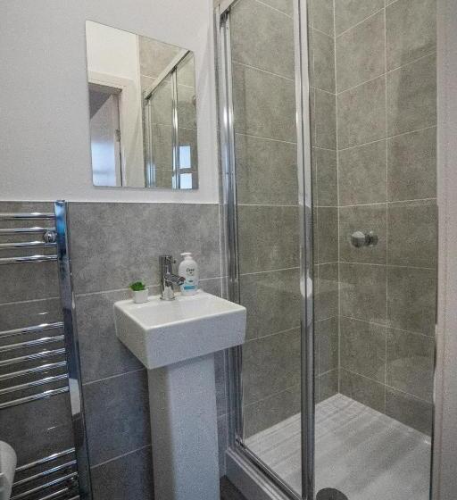 `isimi Luxurious 4 Bed 4 En Suite House Cumbria