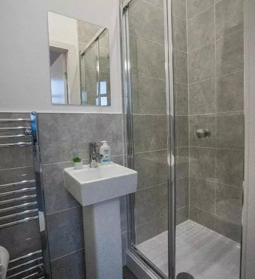 `isimi Luxurious 4 Bed 4 En Suite House Cumbria