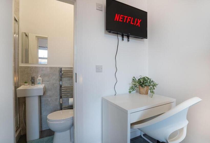 `isimi Luxurious 4 Bed 4 En Suite House Cumbria