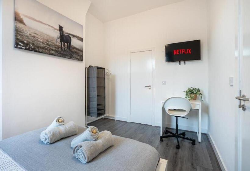 `isimi Luxurious 4 Bed 4 En Suite House Cumbria