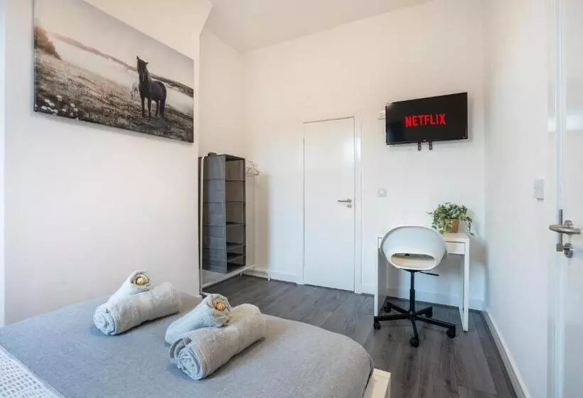 `isimi Luxurious 4 Bed 4 En Suite House Cumbria