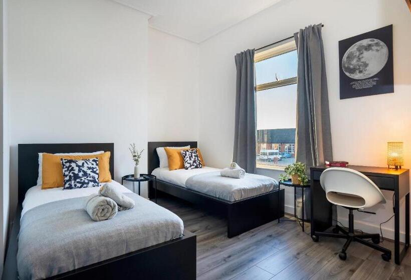 `isimi Luxurious 4 Bed 4 En Suite House Cumbria