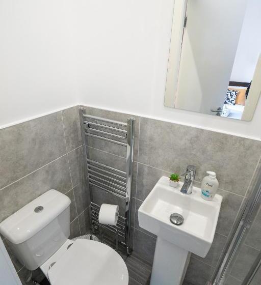 `isimi Luxurious 4 Bed 4 En Suite House Cumbria