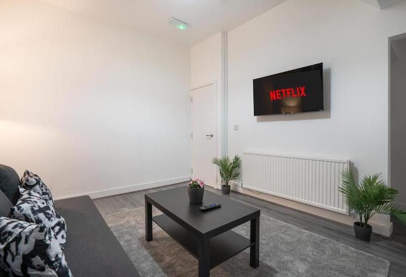 `isimi Luxurious 4 Bed 4 En Suite House Cumbria