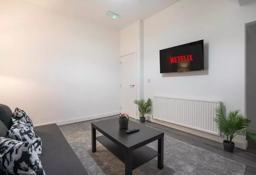 `isimi Luxurious 4 Bed 4 En Suite House Cumbria