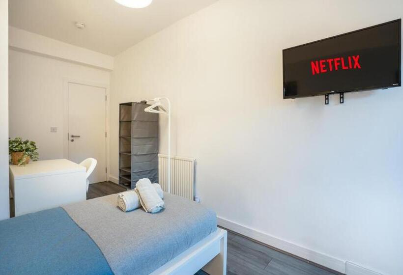 `isimi Luxurious 4 Bed 4 En Suite House Cumbria