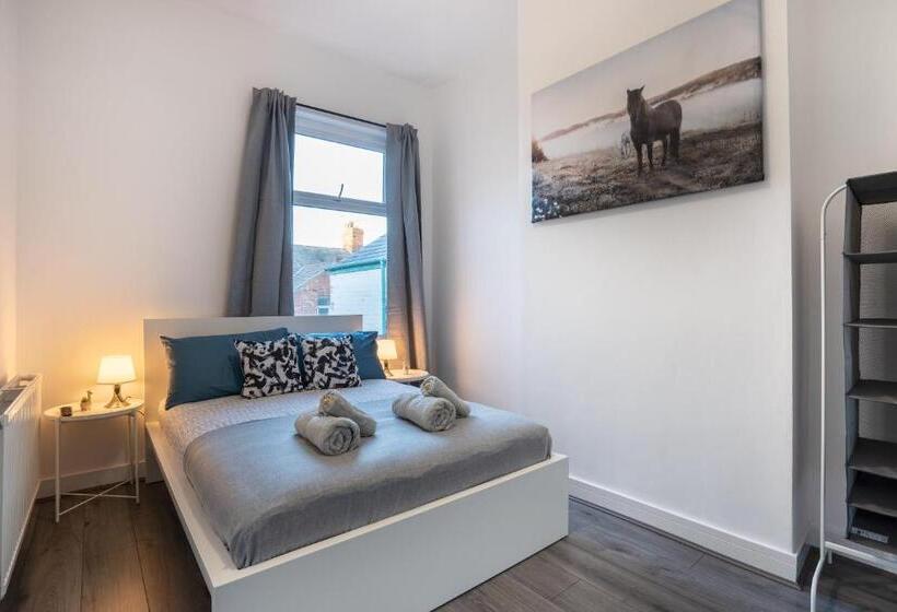 `isimi Luxurious 4 Bed 4 En Suite House Cumbria