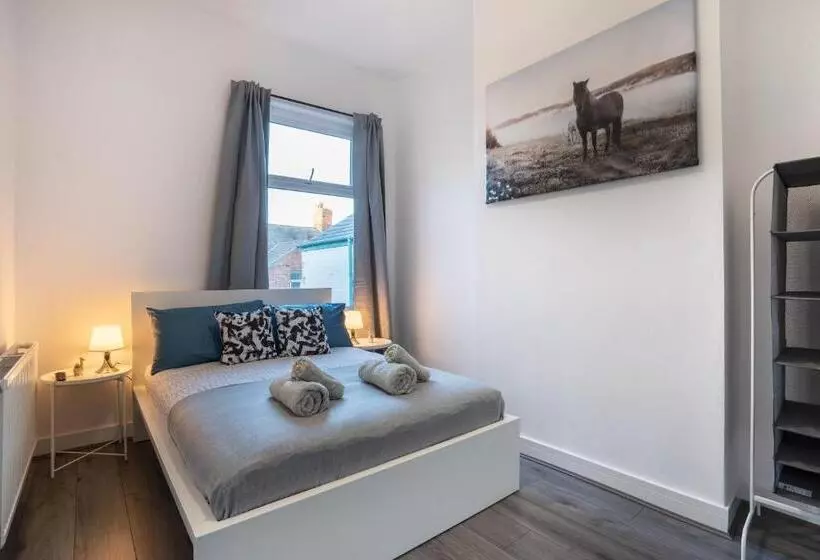 `isimi Luxurious 4 Bed 4 En Suite House Cumbria
