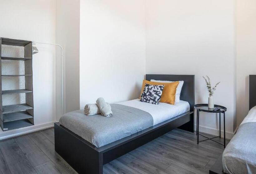 `isimi Luxurious 4 Bed 4 En Suite House Cumbria