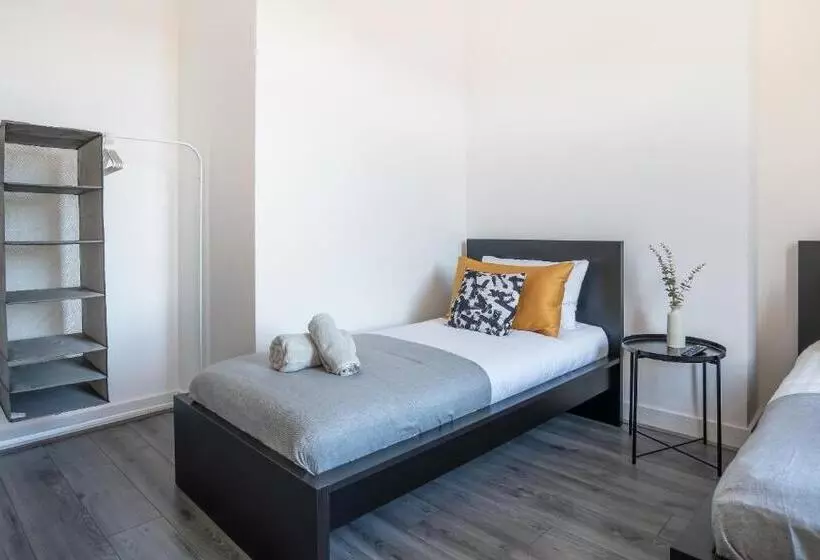 `isimi Luxurious 4 Bed 4 En Suite House Cumbria