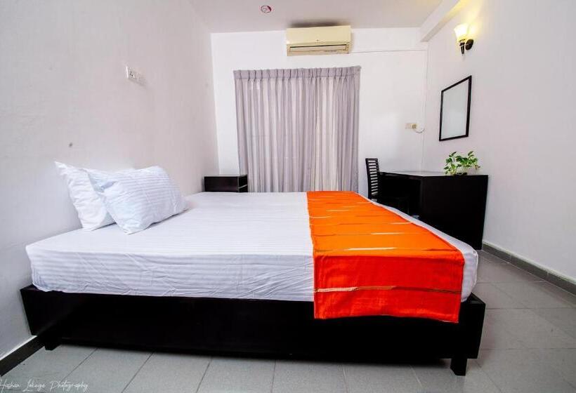 ペンション Asian House