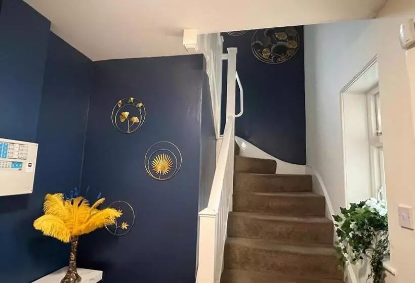 Majatalo Preston Let 8