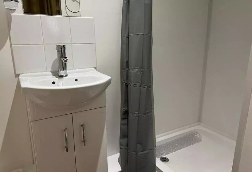 Majatalo Preston Let 8