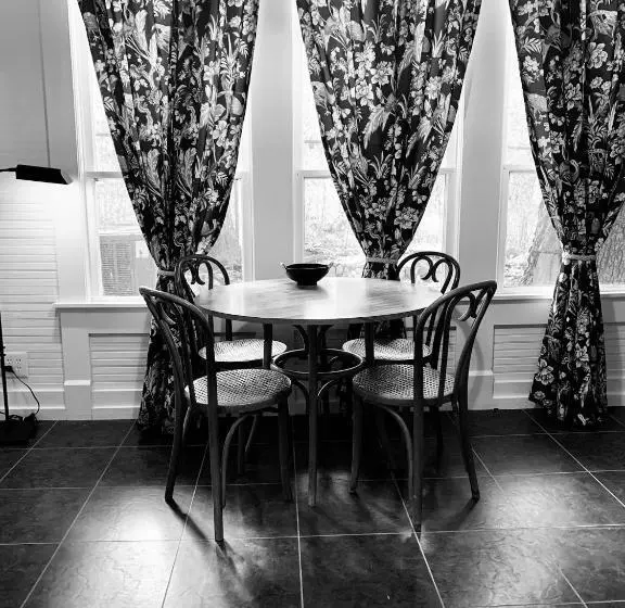 Majatalo The Downtown Abbey