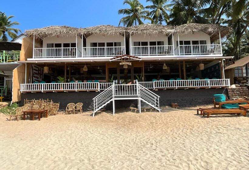 Resort Mosh By The Shore