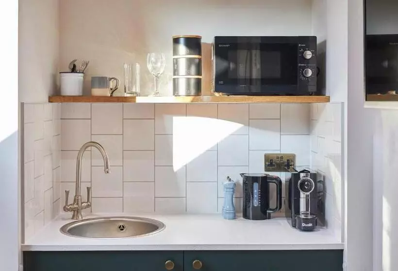 Arlington House Hotel   Self Check In Suites