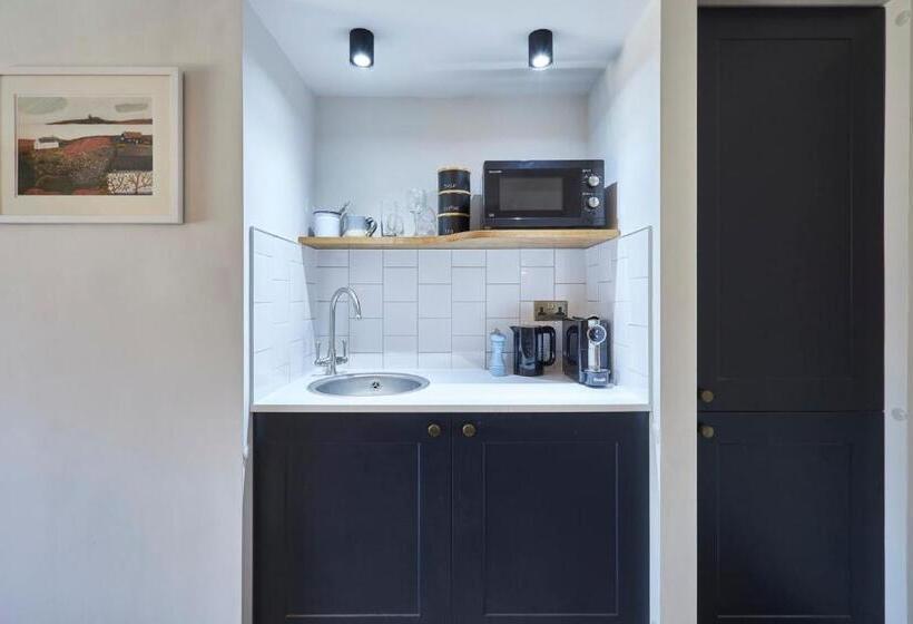 Arlington House Hotel   Self Check In Suites