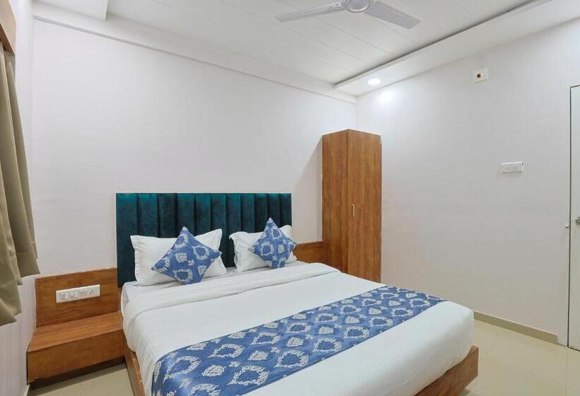 Hotel Monville Group Vadodara