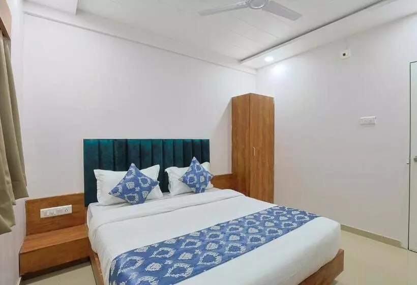 ホテル Monville Group Vadodara