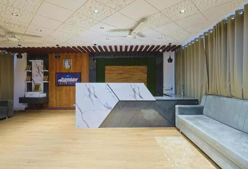 ホテル Monville Group Vadodara