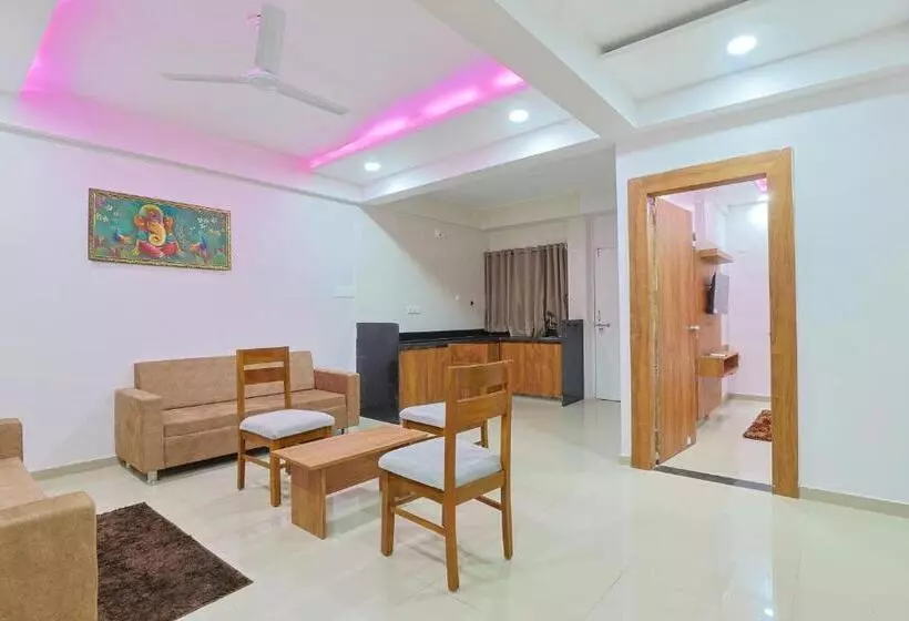 ホテル Monville Group Vadodara
