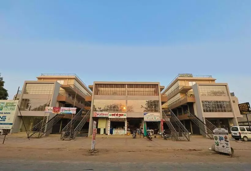 ホテル Monville Group Vadodara