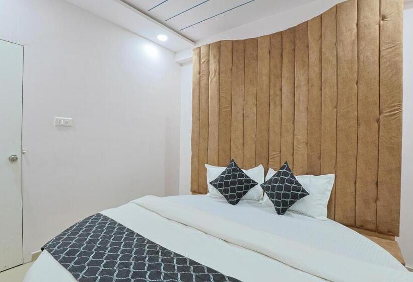 Hotel Monville Group Vadodara