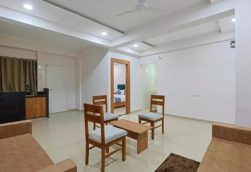 ホテル Monville Group Vadodara